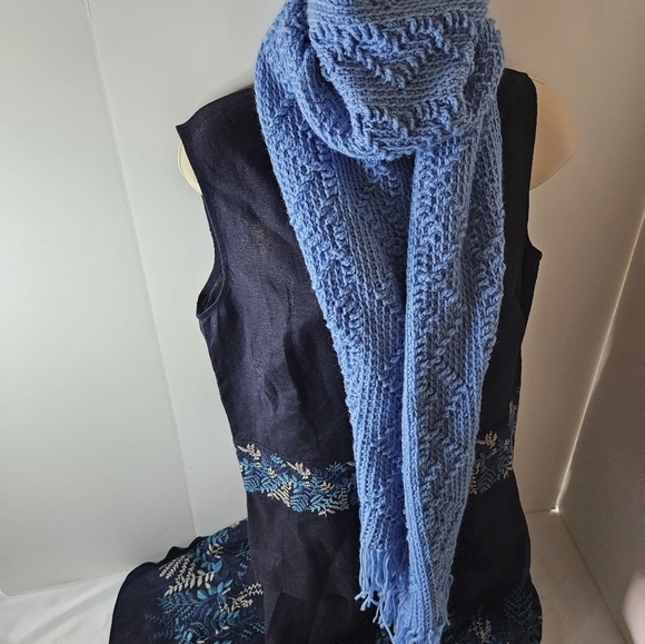 Hand knit scarves Crochet Blue Double cable stitch Triangular pattern with Tazel - Picture 6 of 16